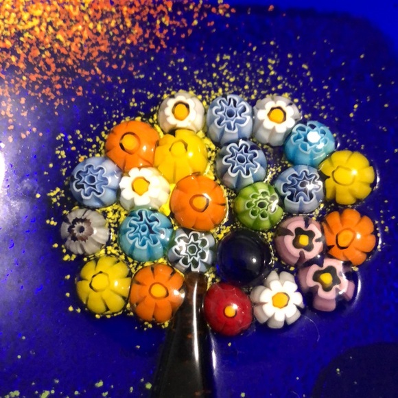 Hand made glass dish - Picture 2 of 3